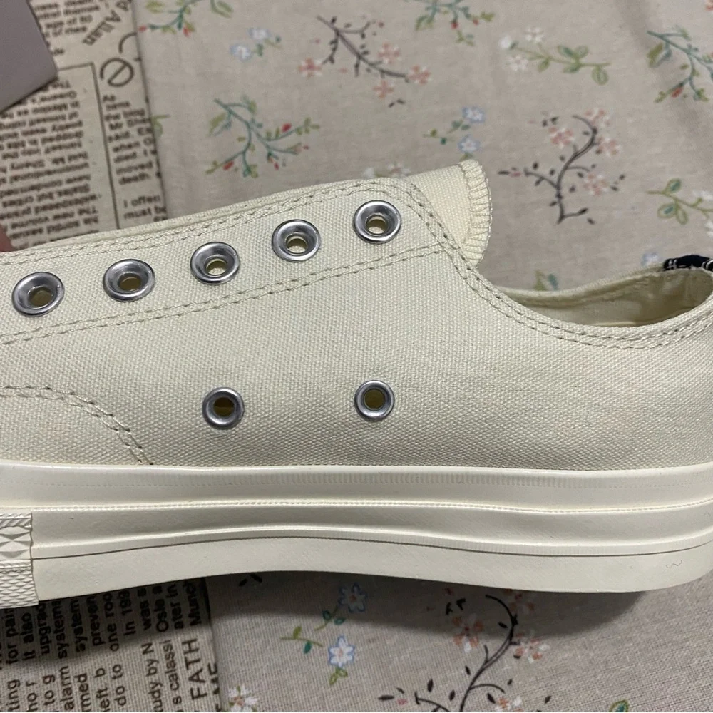 Comme des Garcons PLAY x Converse Low Top Sneakers - Picture 6 of 10